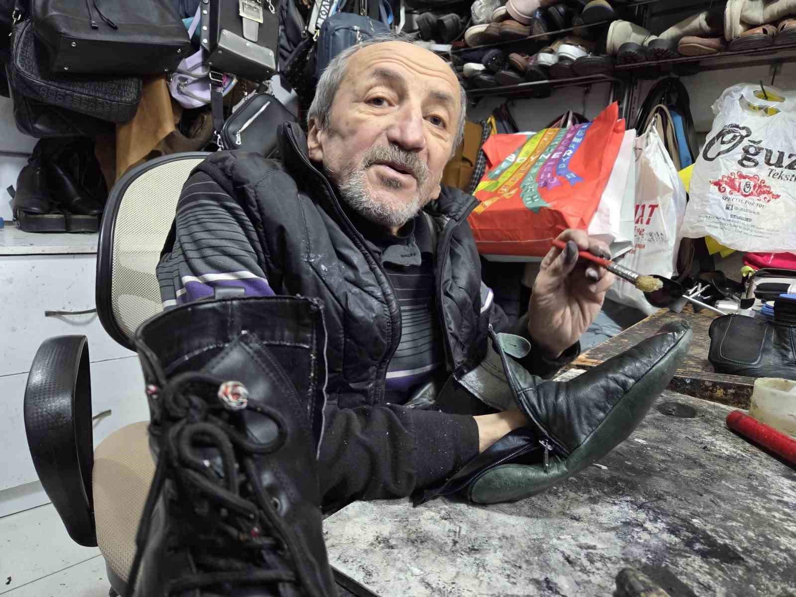 kara kis ayakkabi tamircilerini isitti 5 H85p79uj