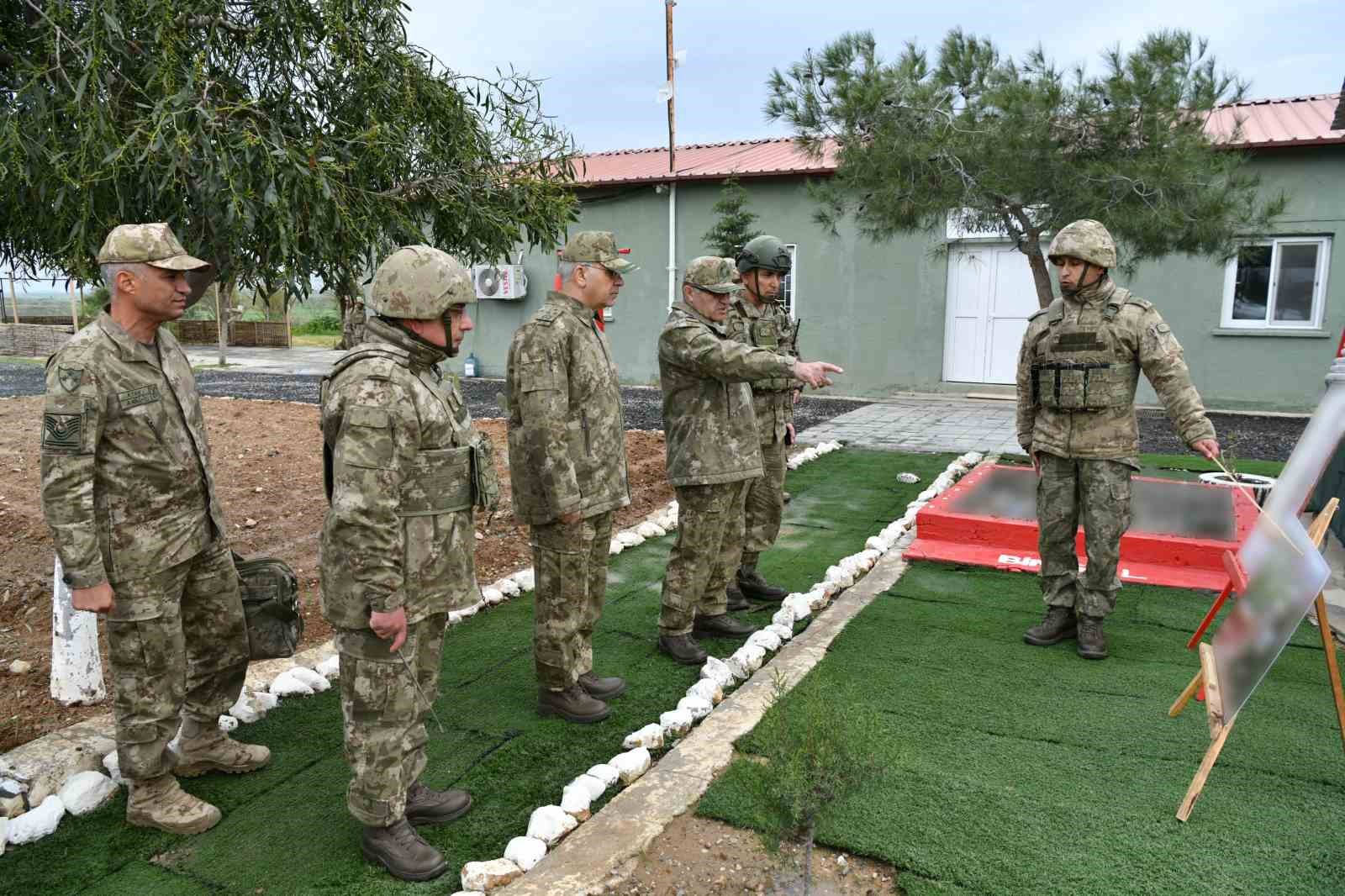 kara kuvvetleri komutani orgeneral tokel mehmetciklerle iftarda bir araya geldi 3 EsYetVDw