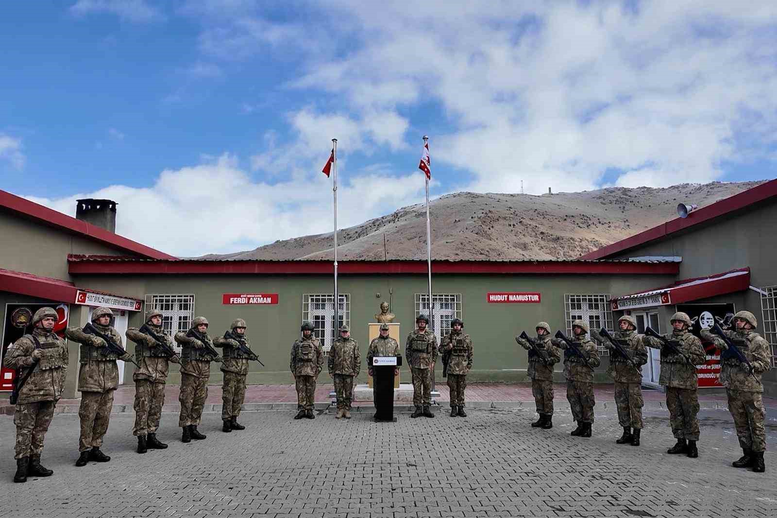 Kara Kuvvetleri Komutanı Orgeneral Tokel, Van’daki sınır karakollarında incelemelerde bulundu 7 kara kuvvetleri komutani orgeneral tokel vandaki sinir karakollarinda incelemelerde bulundu 3 iz5r2W7m