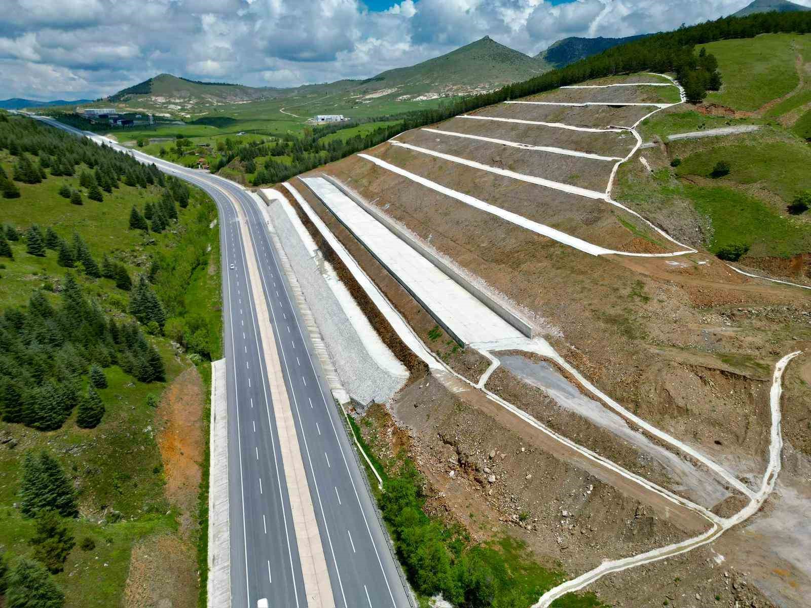 kara yolu kenarinda korkutan manzara 0 1Wgz6cLR