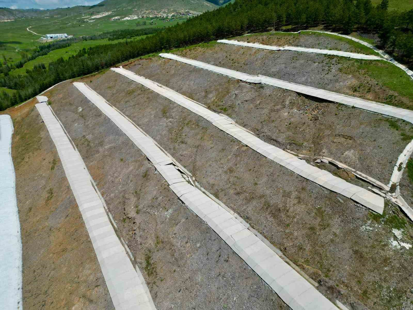 kara yolu kenarinda korkutan manzara 1 r1CFUmt1