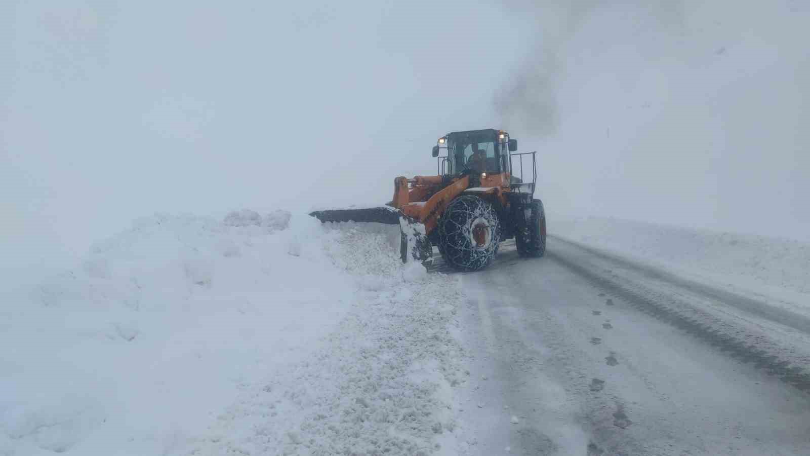 karabet gecidinde kar temizleme calismasi devam ediyor 2 6jnHgTtK