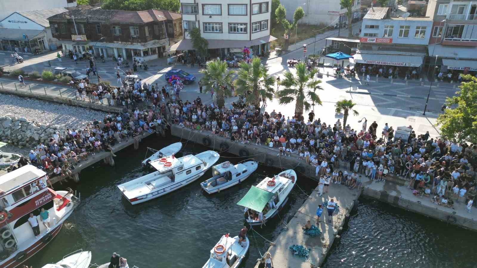 Karabiga’da "42. Priapos Deniz Festivali" coşkusu 4 karabigada 42 priapos deniz festivali coskusu 0 mmbMEI3D