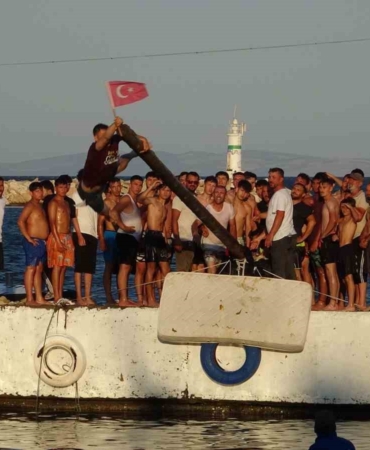 karabigada-42-priapos-deniz-festivali-coskusu-9Aq8mCag.jpg
