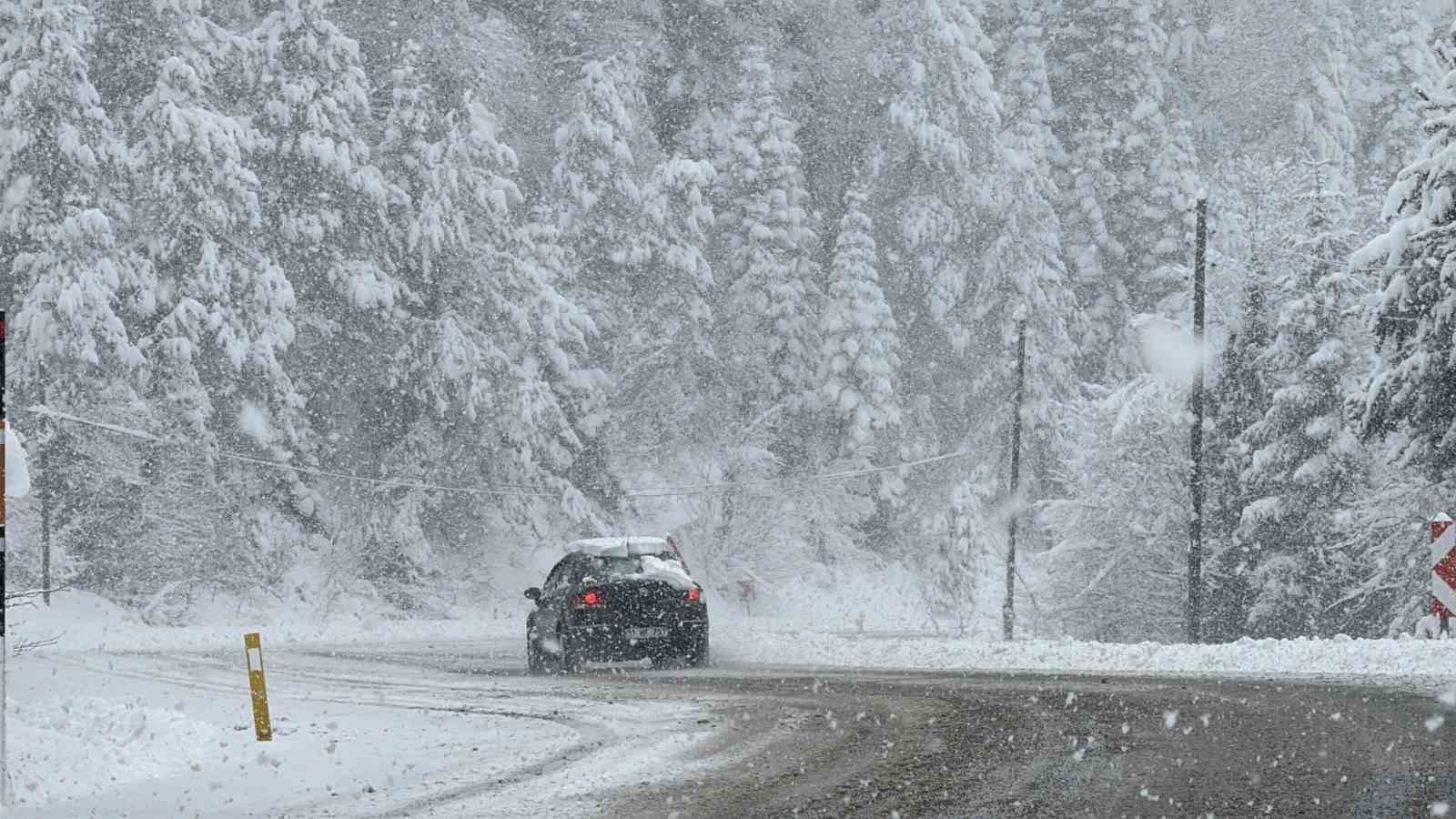 karabuk bartin kara yolunda kar nedeniyle tirlarin gecisine izin verilmiyor 2 BH1uC4c8