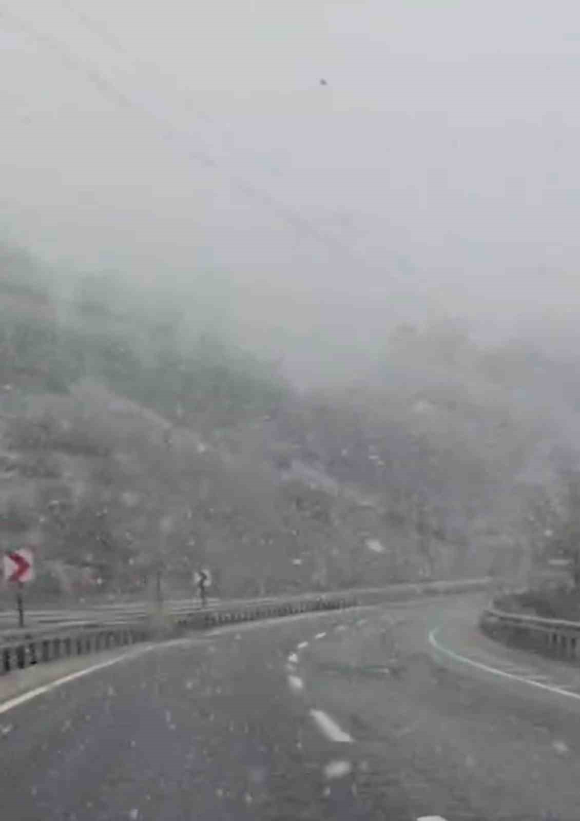 karabuk cerkes kara yolunda kar yagisi basladi 1 hlsb25F7