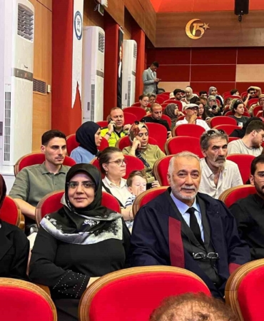 karabuk-universitesinde-ornek-basari-hikayesi-baba-ve-kizi-ayni-gun-diploma-aldi-z3WrvZrE.jpg