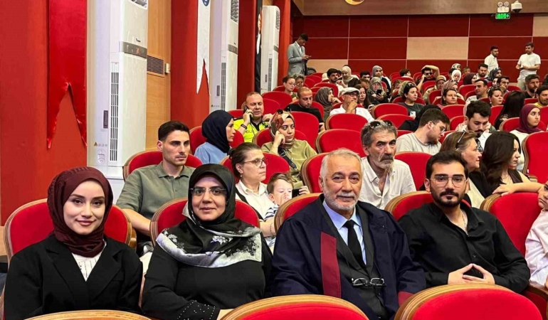karabuk-universitesinde-ornek-basari-hikayesi-baba-ve-kizi-ayni-gun-diploma-aldi-z3WrvZrE.jpg