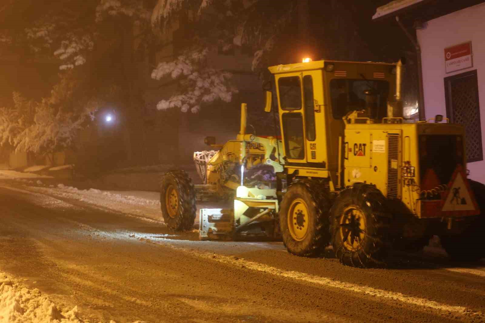 karabuk ve safranbolu belediyesi ekipleri kar kureme ve tuzlama calismalarini surduruyor 2 Ce5HbnQN