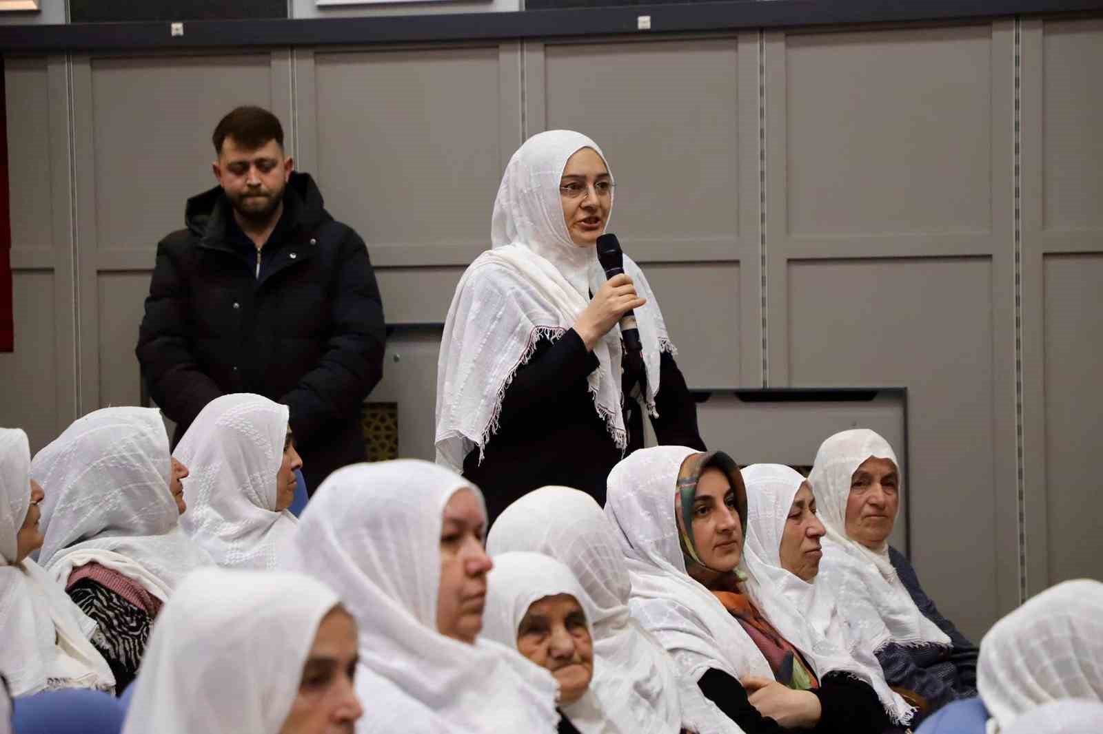 karabuklu kadinlardan baskan gunese yoresel kiyafetli destek 0 A2YQ4aWt