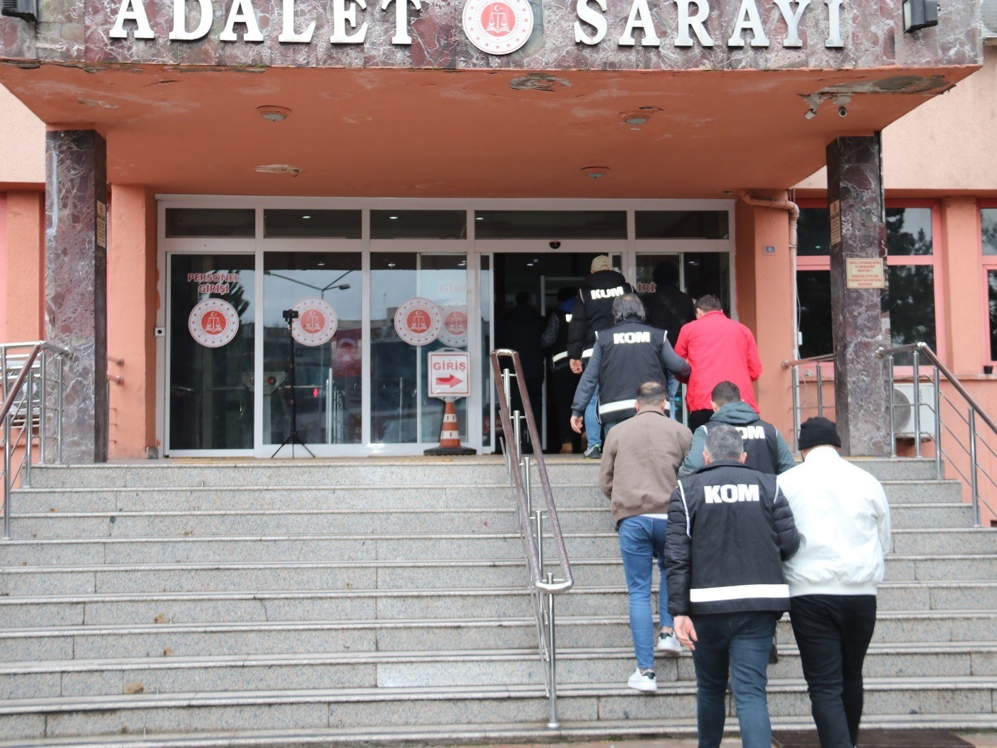 karabukte 12 milyon liralik dolandiricilik operasyonunda 7 tutuklama 0 FMnjSR3c