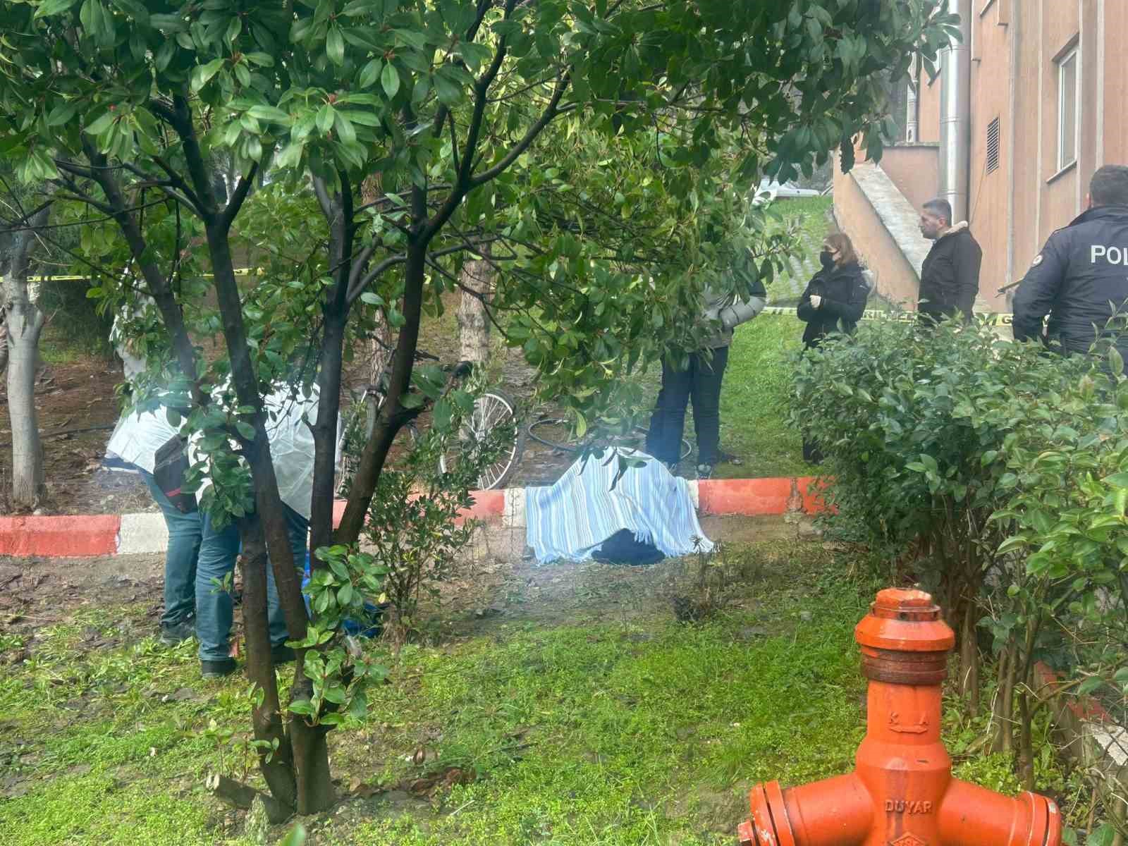 karabukte 5 kattan dusen yasli kadin yasamini yitirdi 0