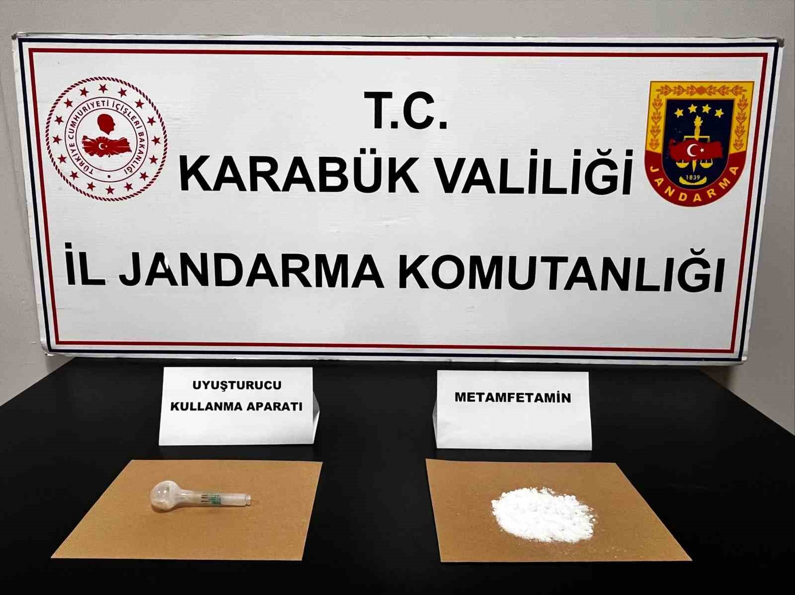 karabukte 70 adet sentetik ecza hap ele gecirildi 0 N9Km6kOs