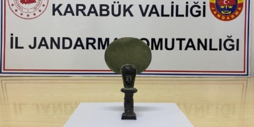 karabukte-antik-misir-donemine-ait-heykel-ele-gecirildi-XnA9CPbc.jpg