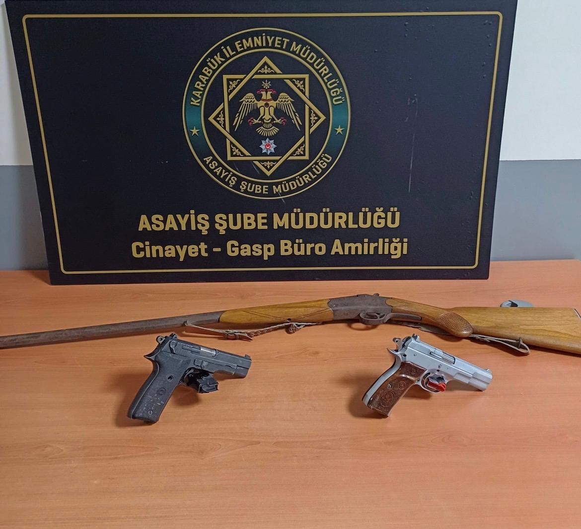 karabukte asayis uygulamalarinda aranan 100 kisi yakalandi 1 TGnVJpDA