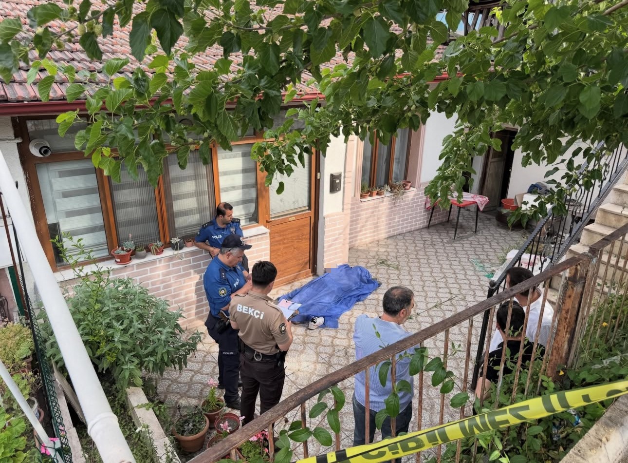 Karabük’te bir kişi bahçede ölü bulundu 4 karabukte bir kisi bahcede olu bulundu 0