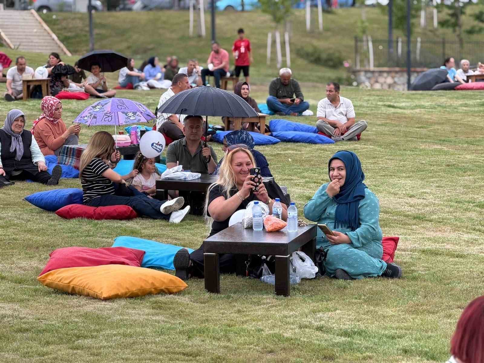 karabukte cocuklar karne festivalinde doyasiya eglendi 1 yYJNN7Tg
