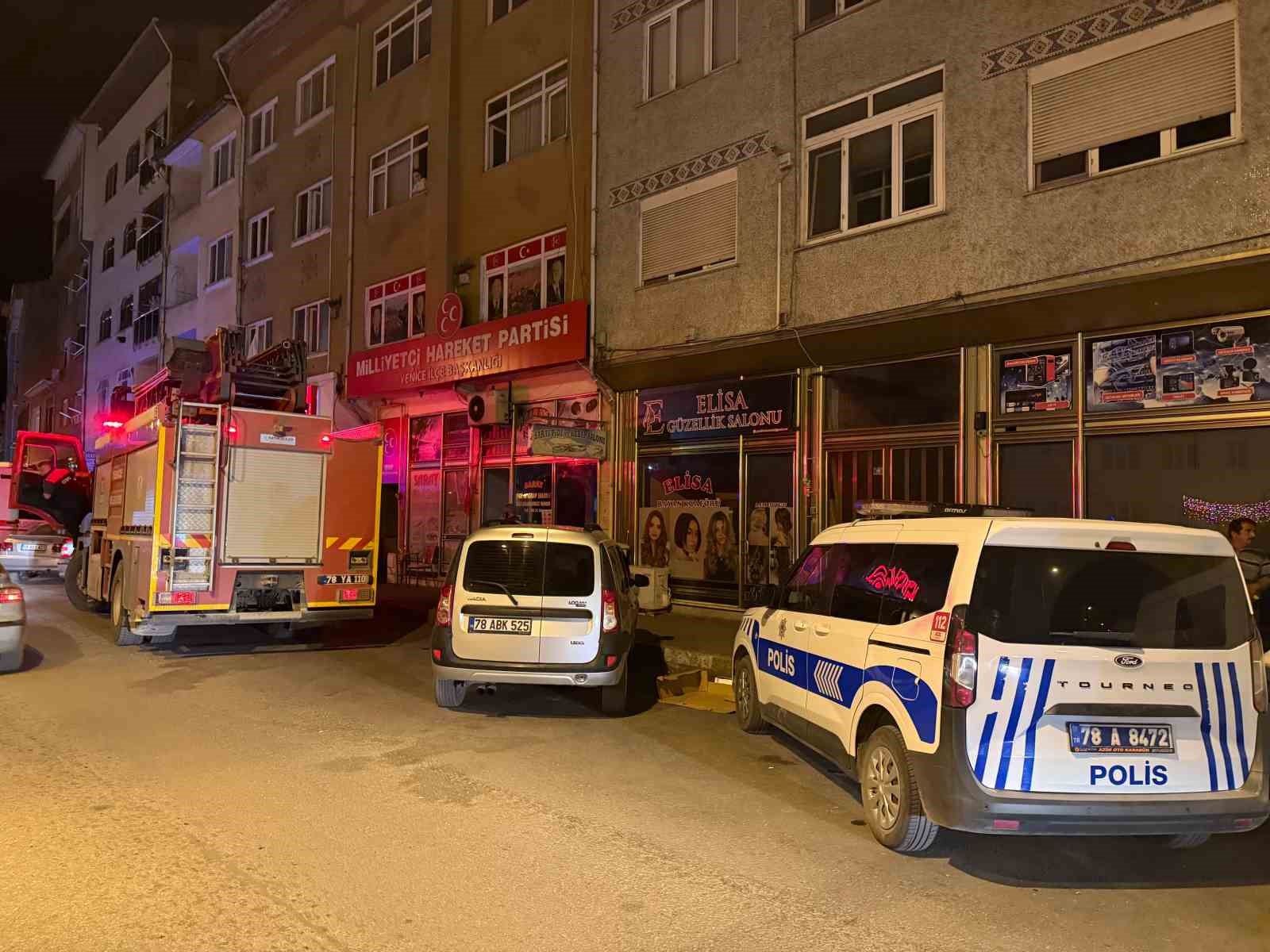karabukte dehset esinin bogazini keserek oldurdu 0 5OX7QqvK