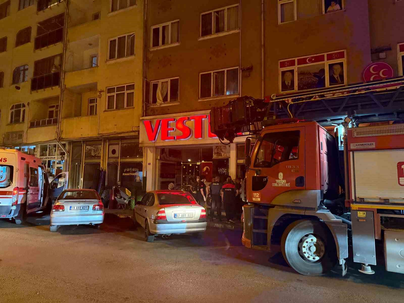 karabukte dehset esinin bogazini keserek oldurdu 1 9yuXwBLj
