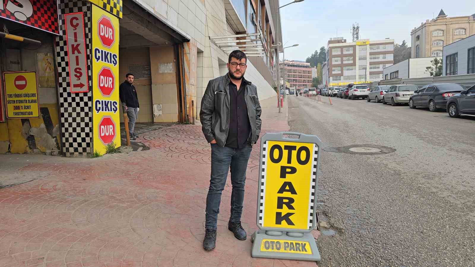 karabukte el freni cekilmeyen kamyonet geri geri kaydi otopark gorevlisi faciayi onledi 2 1Z1wRpty