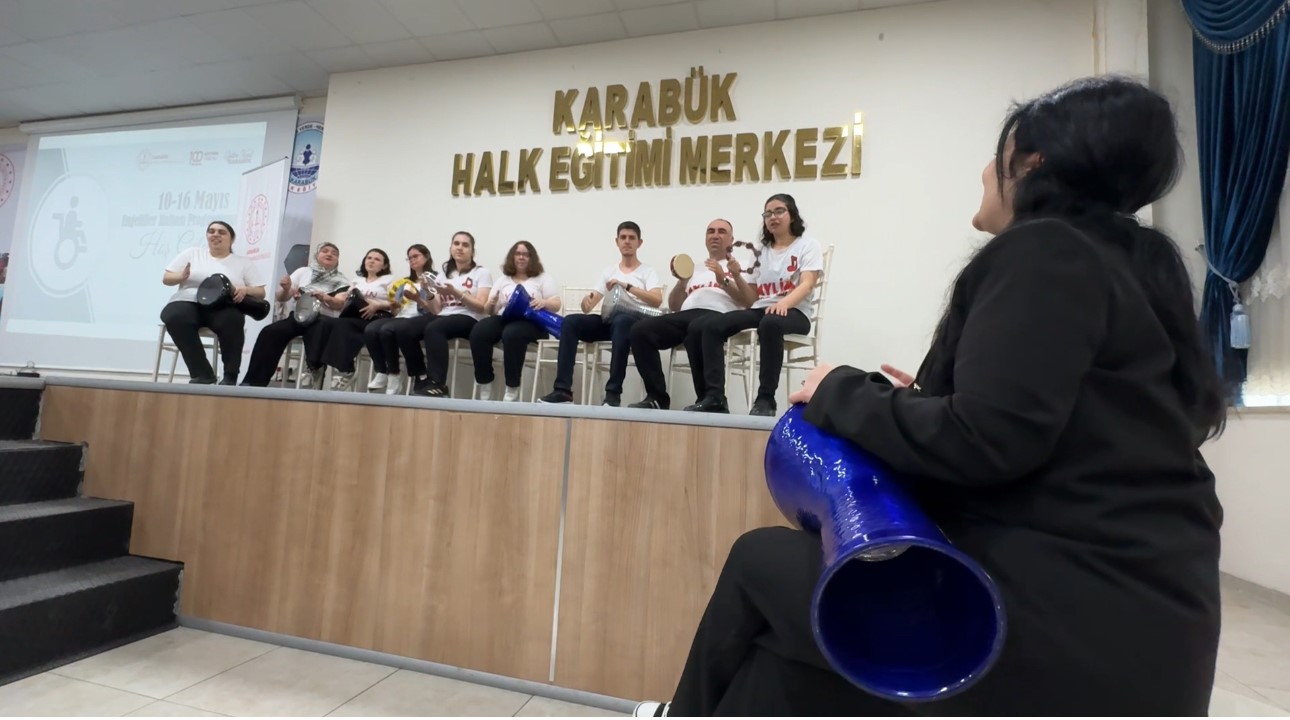 karabukte engelsiz yetenekler sahne aldi 9 AMWipbaw