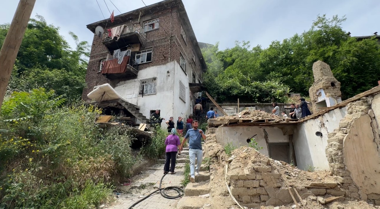 Karabük’te ev yangını büyümeden söndürüldü 7 karabukte ev yangini buyumeden sonduruldu 3 kp8d4ueC