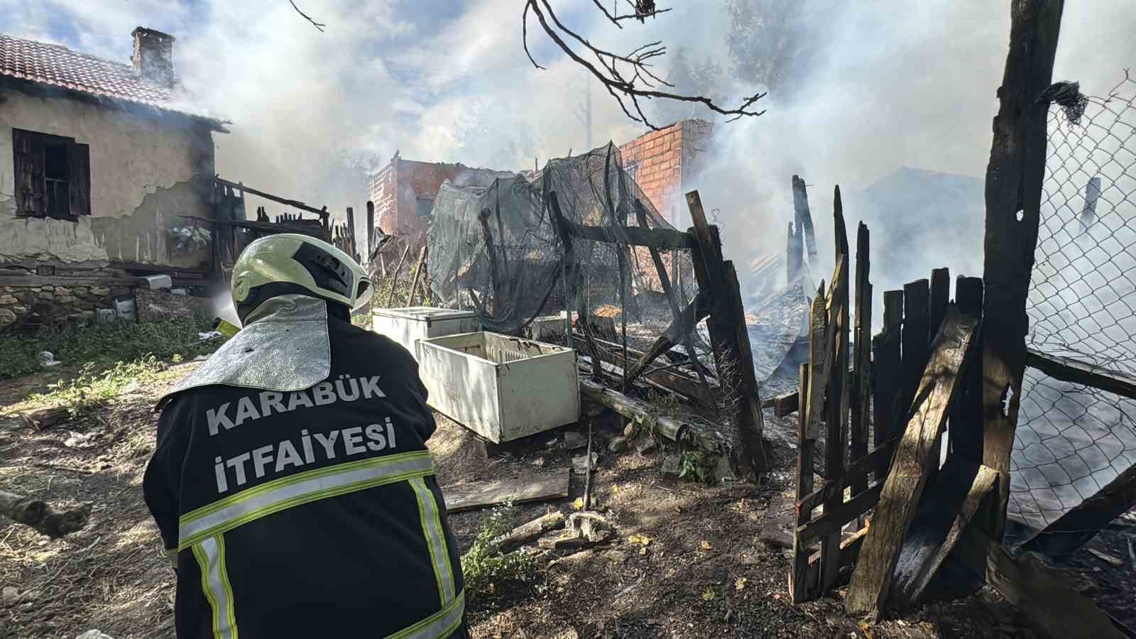 Karabük’te evde çıkan yangında 2 yaşındaki çocuk hayatını kaybetti 4 karabukte evde cikan yanginda 2 yasindaki cocuk hayatini kaybetti 0 IZylmidz