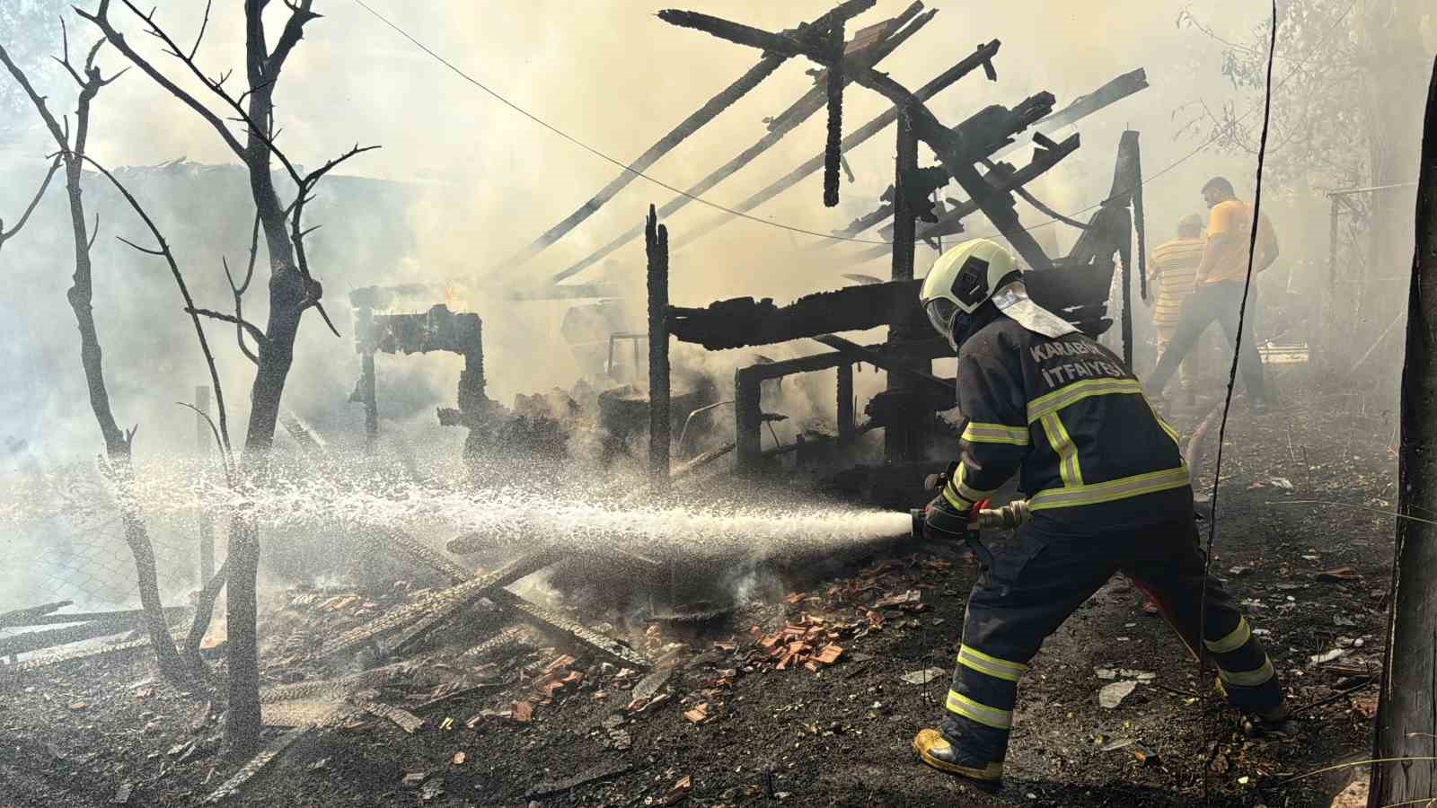 Karabük’te evde çıkan yangında 2 yaşındaki çocuk hayatını kaybetti 6 karabukte evde cikan yanginda 2 yasindaki cocuk hayatini kaybetti 2 9BYUb9Uc