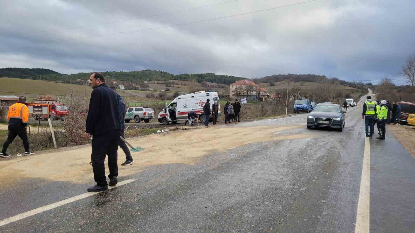 karabukte hafif ticari arac otomobille carpisti 6 yarali 2 kT58lws2