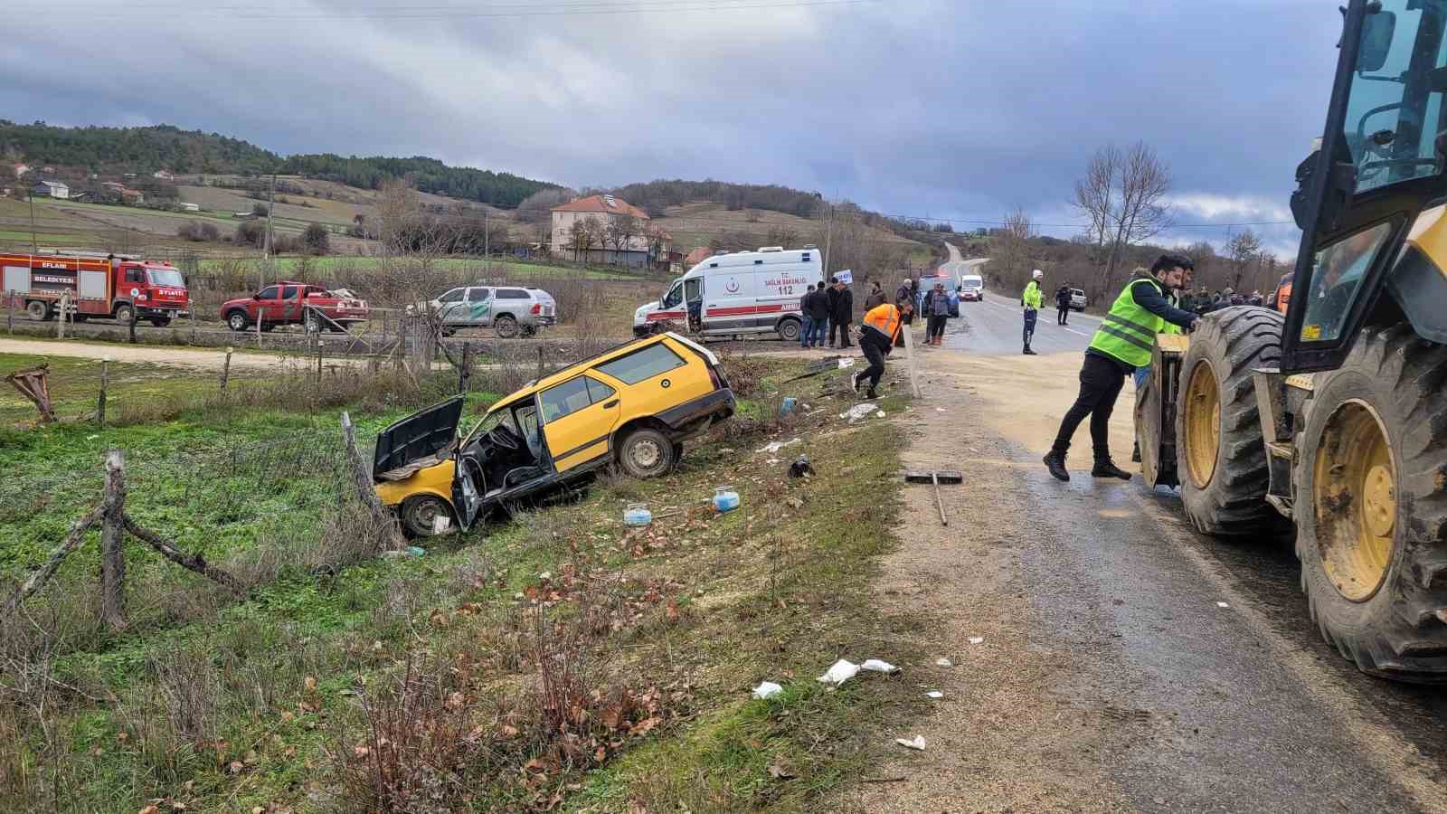 karabukte hafif ticari arac otomobille carpisti 6 yarali 4