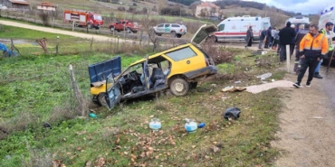 karabukte-hafif-ticari-arac-otomobille-carpisti-6-yarali-tjV73a3G.jpg
