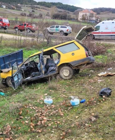 karabukte-hafif-ticari-arac-otomobille-carpisti-6-yarali-tjV73a3G.jpg