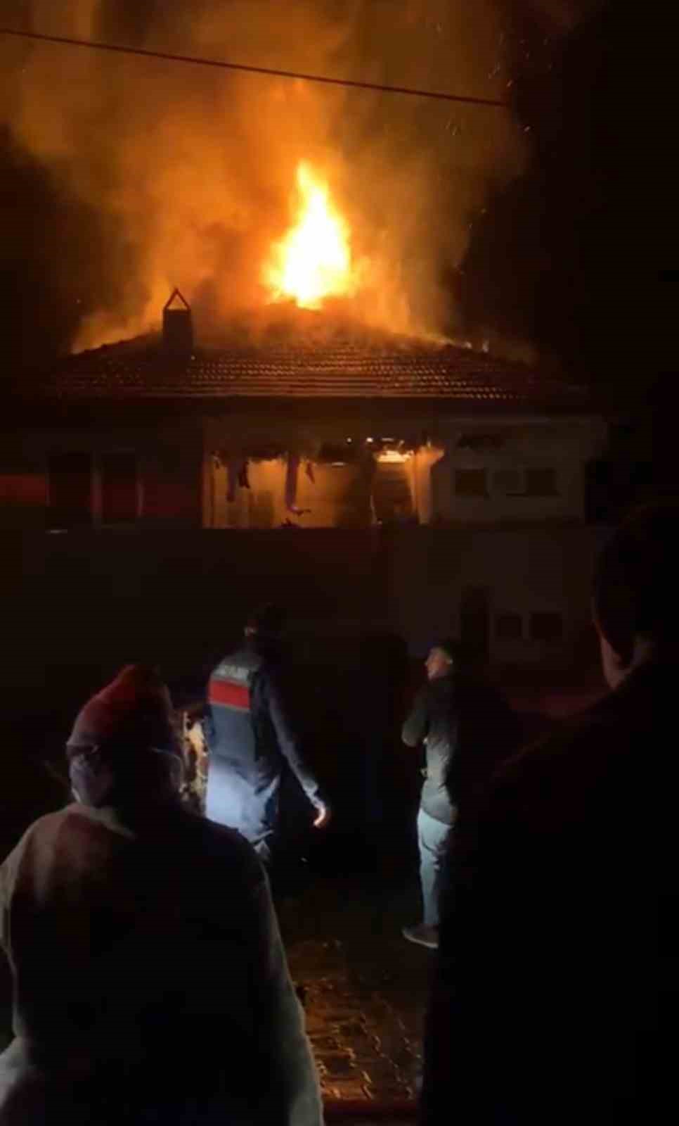 karabukte iki katli evde korkutan yangin 1 ve7YYKqj