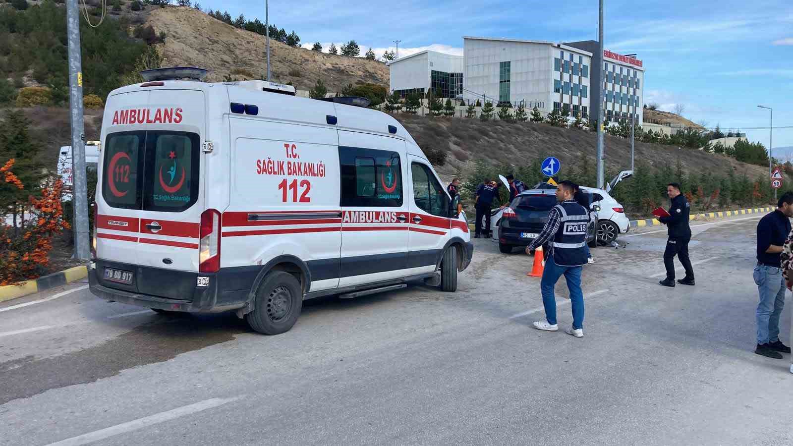 Karabük’te iki otomobil çarpıştı: 7 yaralı 6 karabukte iki otomobil carpisti 7 yarali 2 9TNZr4KE
