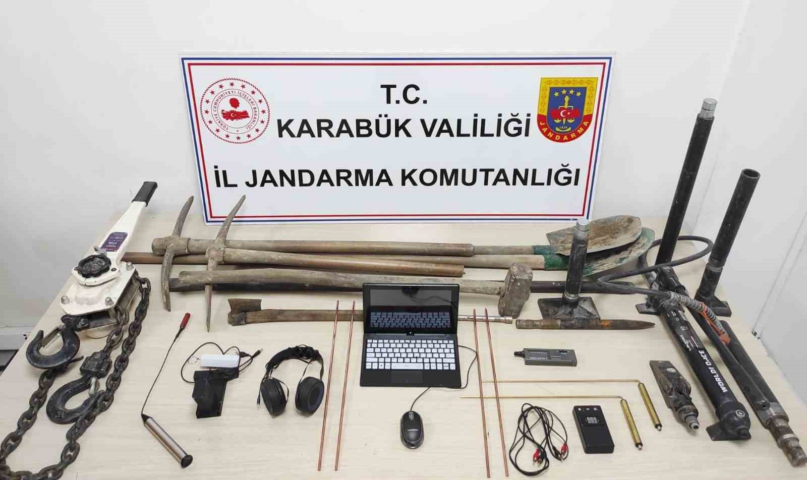 karabukte jandarmadan kacak kazi ve uyusturucu operasyonu 0 Jw1UzKIN