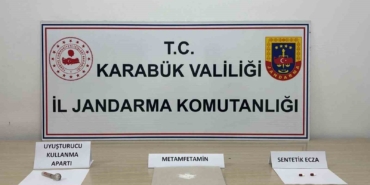 karabukte-jandarmadan-kacakcilik-ve-uyusturucu-operasyonu-silah-uyusturucu-ve-kacak-telefon-ele-gecirildi-WP4chnlH.jpg