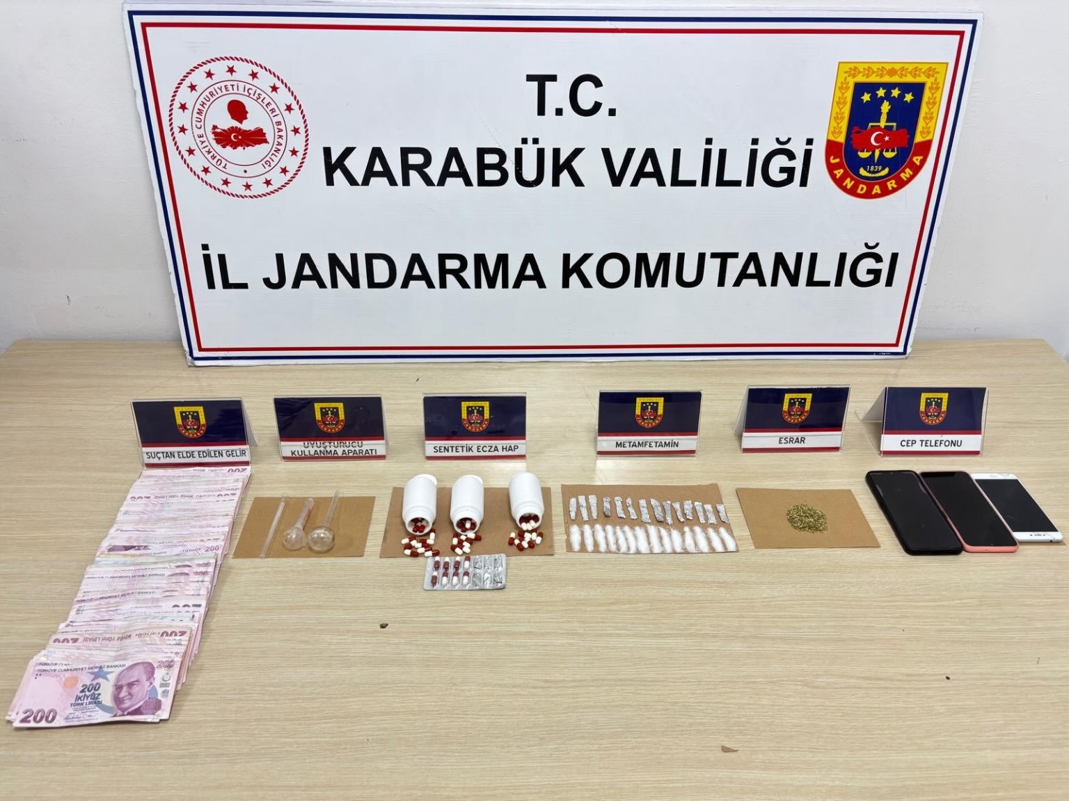 karabukte jandarmadan uyusturucu operasyonu 2 kisi gozaltina alindi 0 a5vei93B