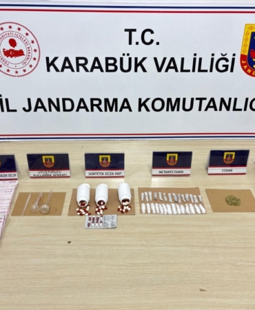 karabukte-jandarmadan-uyusturucu-operasyonu-2-kisi-gozaltina-alindi-cZuuuzBr.jpg