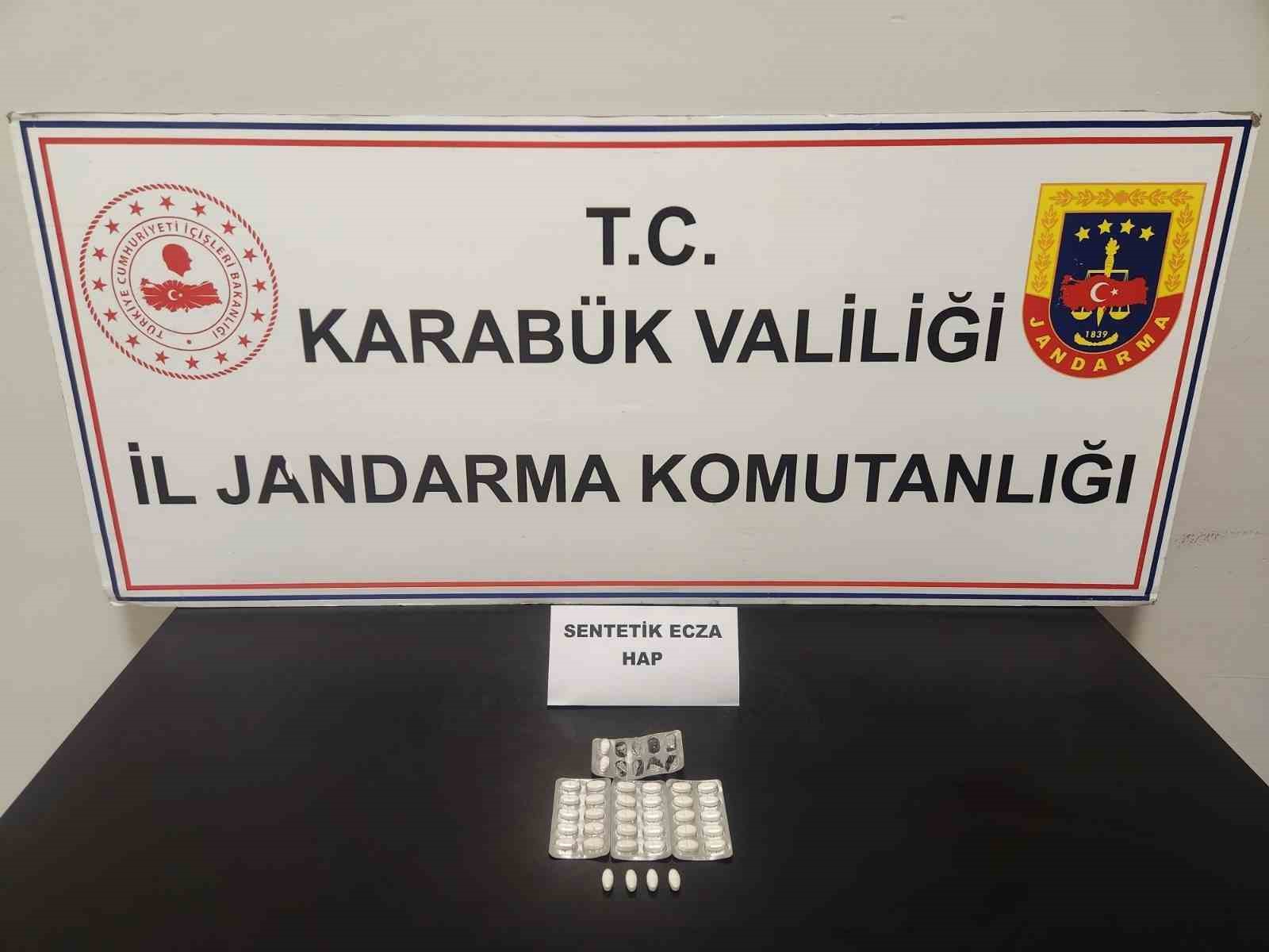 karabukte jandarmadan uyusturucu operasyonu 3 gozalti 1 QhK5hCRh