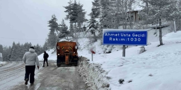 karabukte-kar-yagisiyla-birlikte-karayollari-calismalarini-surduruyor-m7QGgZvl.jpg