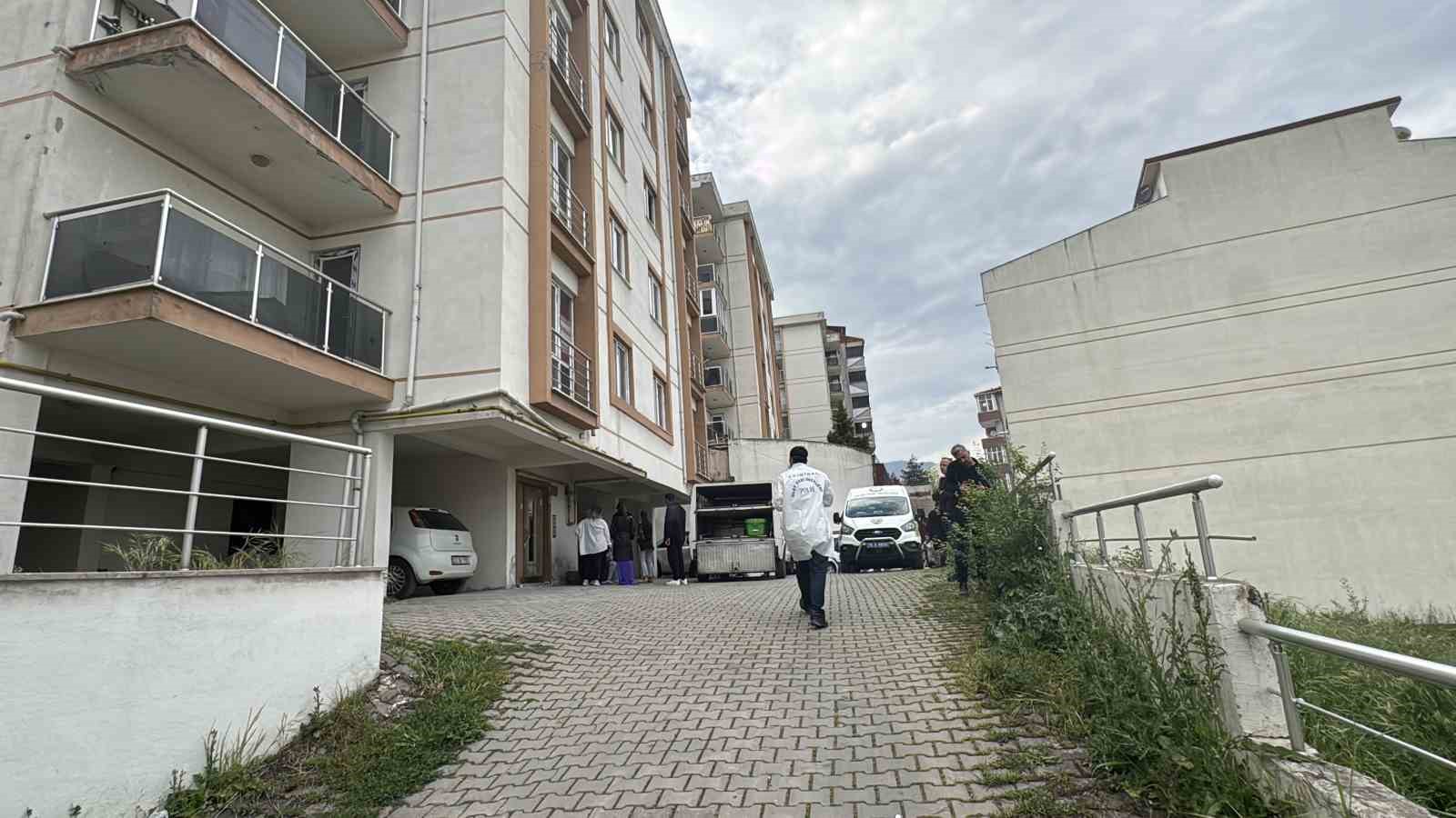 Karabük’te karbonmonoksitten zehirlenen bir kişi evinde ölü bulundu 6 karabukte karbonmonoksitten zehirlenen bir kisi evinde olu bulundu 2 ObBHGwn9