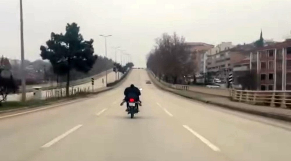 karabukte kaza ani ve tehlikeli yolculuk kameraya yansidi 1 Hs8f4hTm