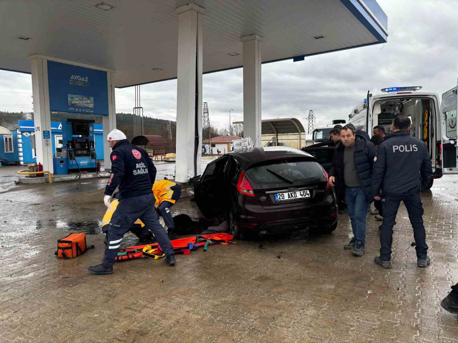 karabukte lpg istasyonuna carpan otomobildeki 5 kisi yaralandi 0 LJ3w11LL