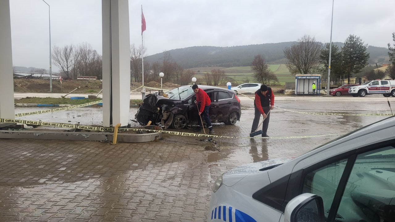 karabukte lpg istasyonuna carpan otomobildeki 5 kisi yaralandi 3