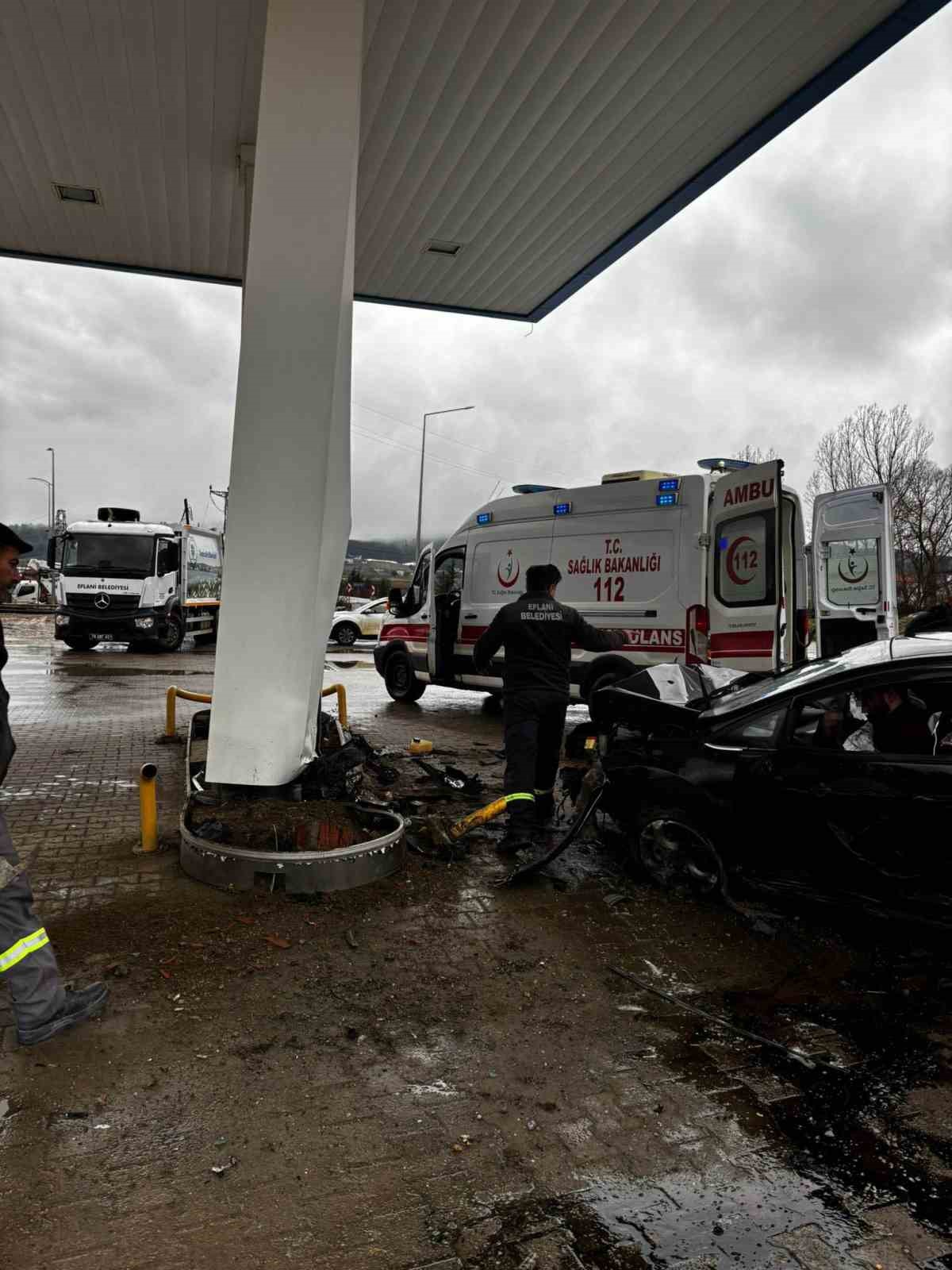 karabukte lpg istasyonuna carpan otomobildeki 5 kisi yaralandi 5 iz9mAUjb