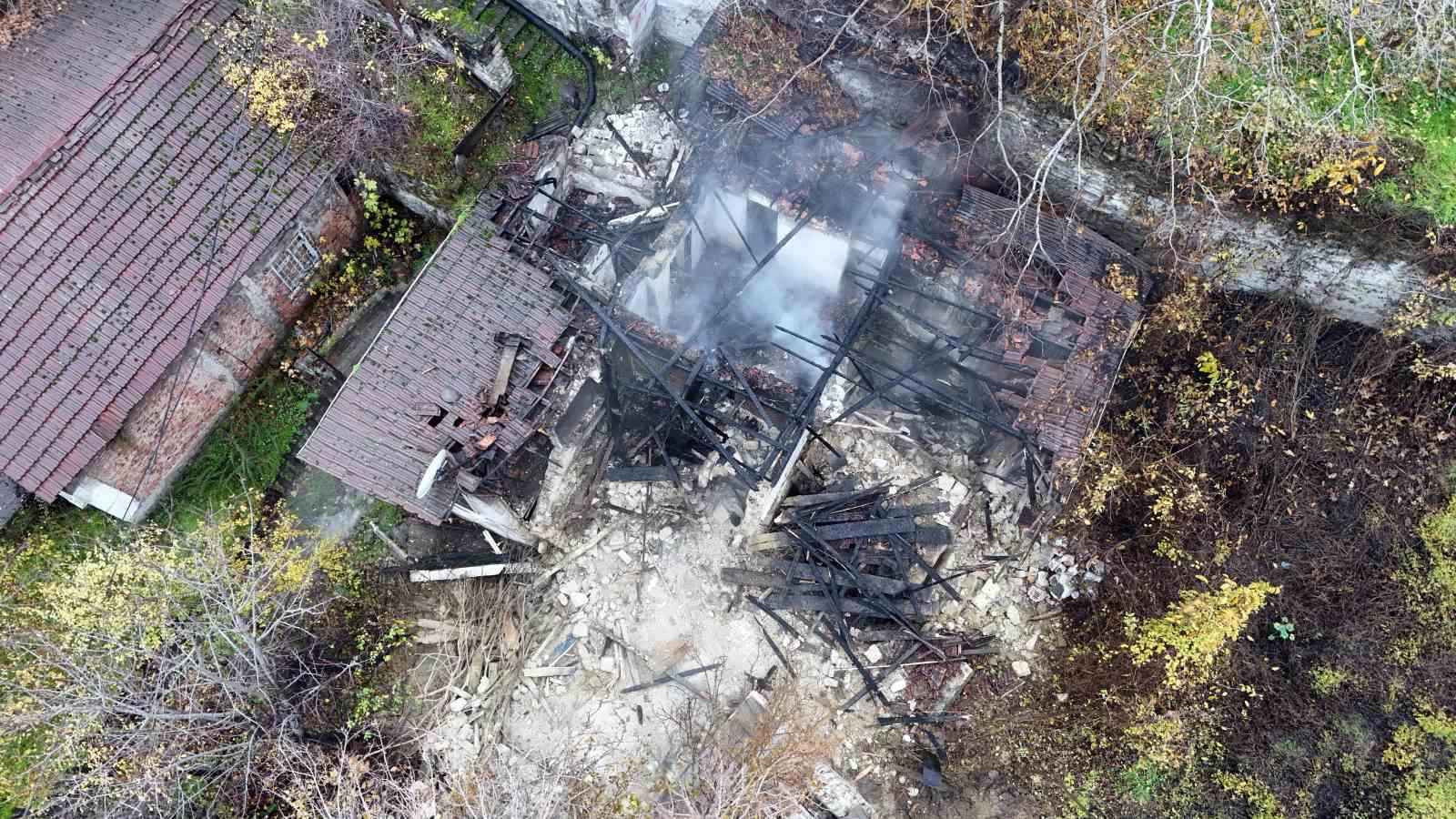 karabukte metruk binada cikan yangin korkuttu 2 SzLHIsMz