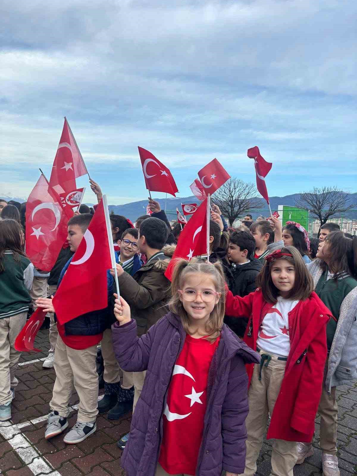 Karabük’te öğrenciler ikinci döneme Türk bayraklarıyla başladı 10 karabukte ogrenciler ikinci doneme turk bayraklariyla basladi 6 Qii44Wwn