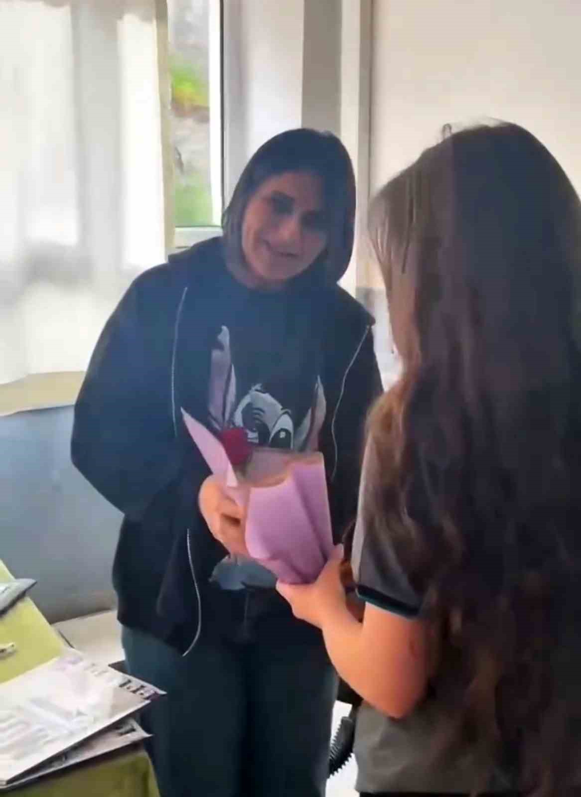 Karabük’te öğrencilerden öğretmenlerine anlamlı sürpriz 6 karabukte ogrencilerden ogretmenlerine anlamli surpriz 2 5lCNmOIF