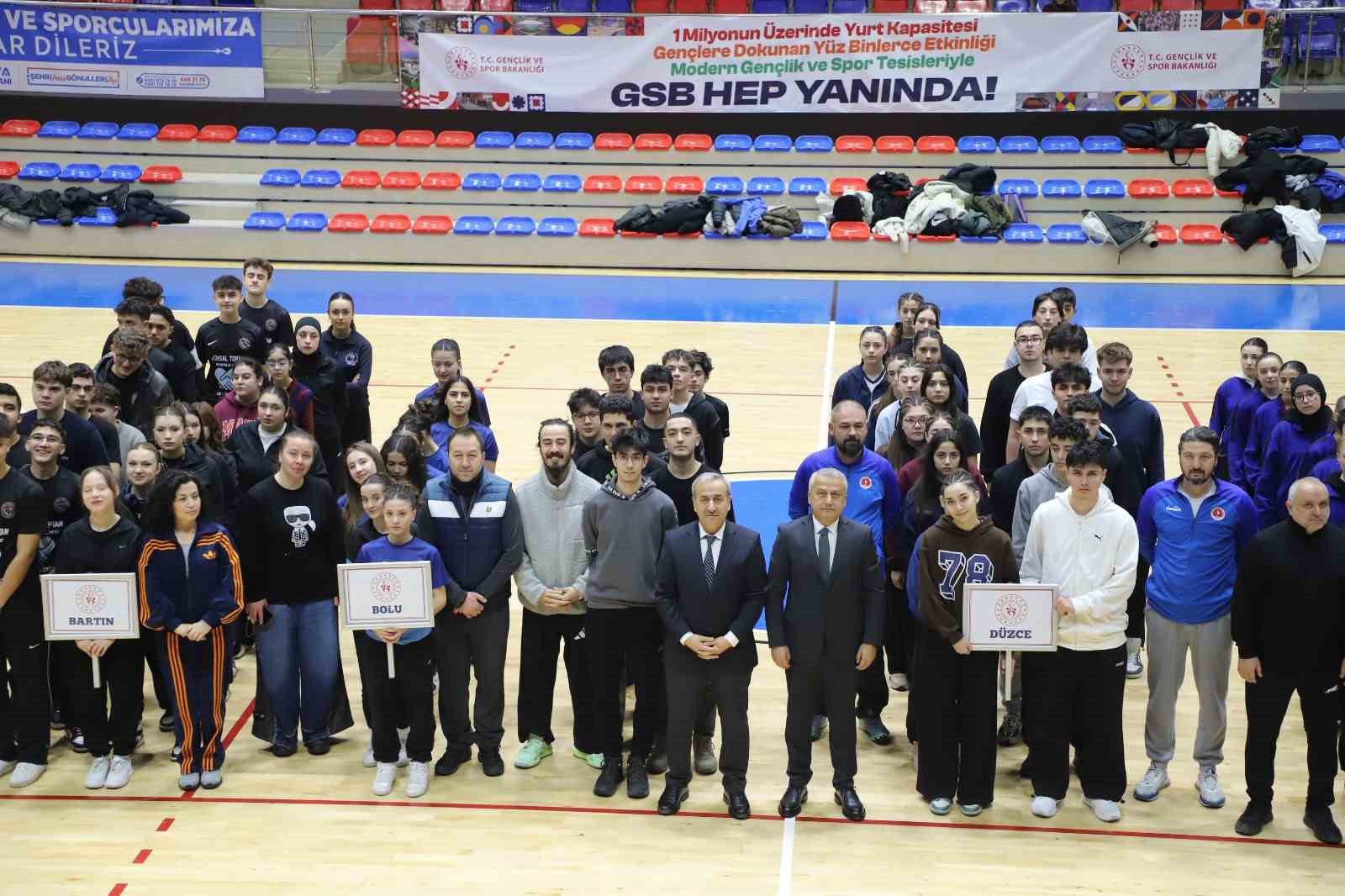 karabukte okul sporlari gencler basketbol grup musabakalari basladi 5 ES97ACU1