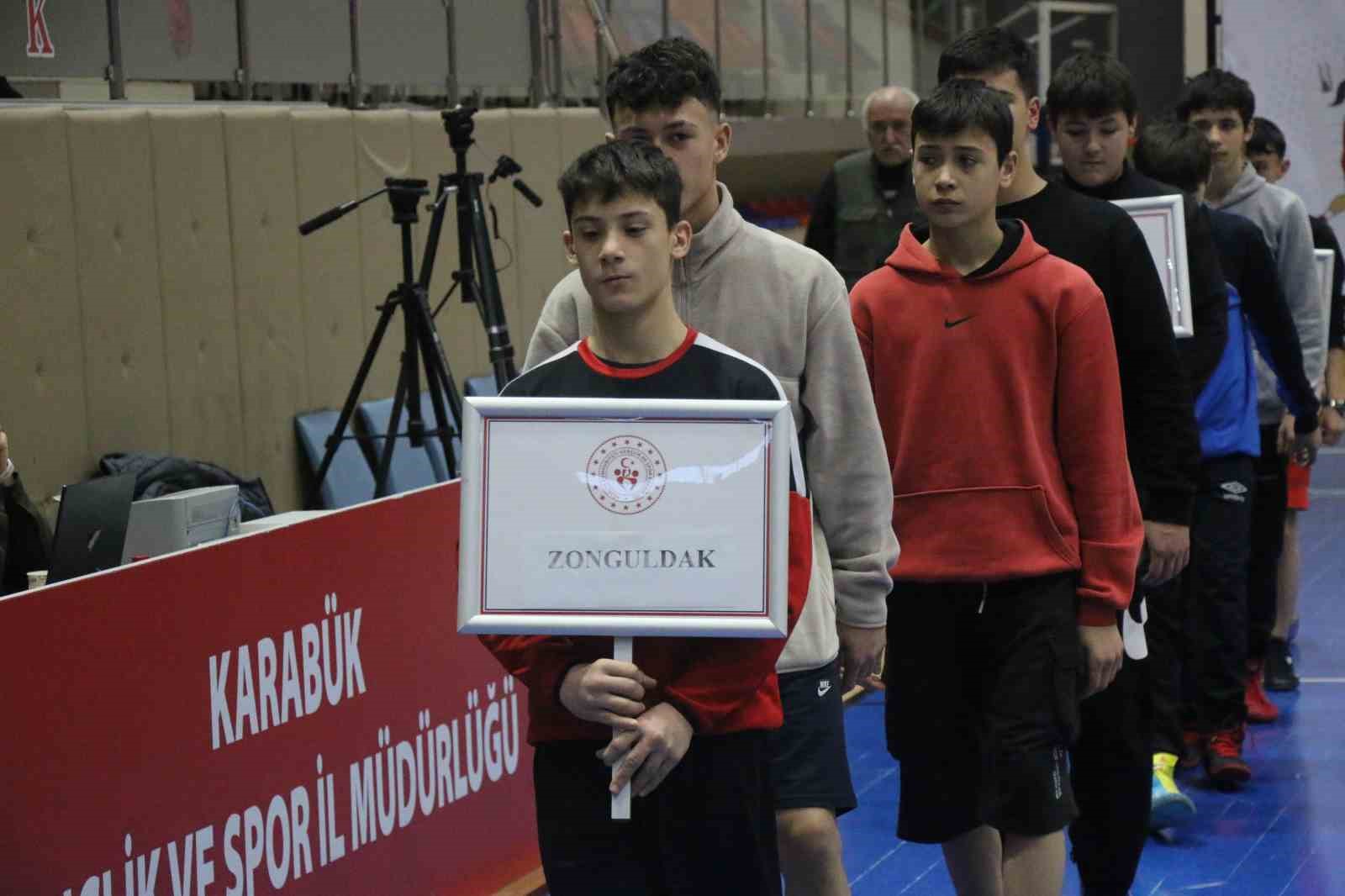 karabukte okul sporlari gures grup musabakalari basladi 2